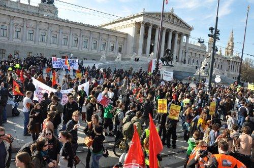 Austria: Spring awakening in Vienna – 15.000 march against the crisis ...