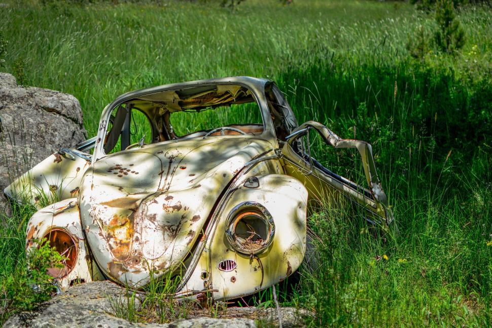 abandoned car Image fair use