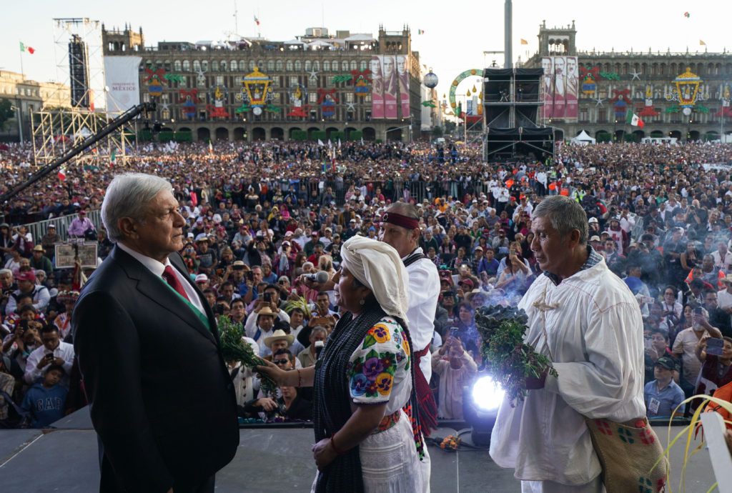 En el Zócalo ante miles de seguidores Foto AMLO